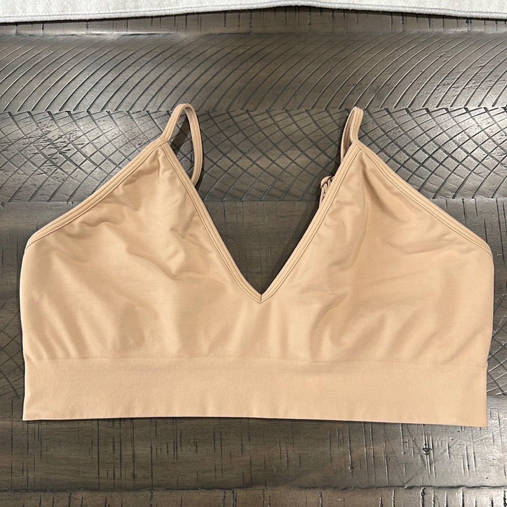 SKIMS Nude V-Neck Seamless Bralette